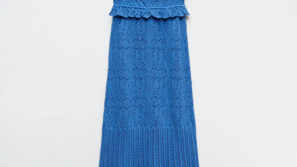 Vestido largo de crochet, de Zara