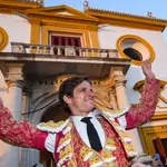 El Juli sale por la Puerta del Príncipe en una Sevilla sin rumbo