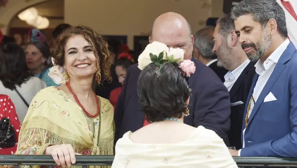 La ministra de Hacienda, María Jesús Montero, en una caseta
