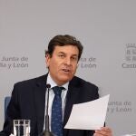 El consejero de Economía y Hacienda y portavoz, Carlos Fernández Carriedo, comparece en rueda de prensa posterior al Consejo de Gobierno.