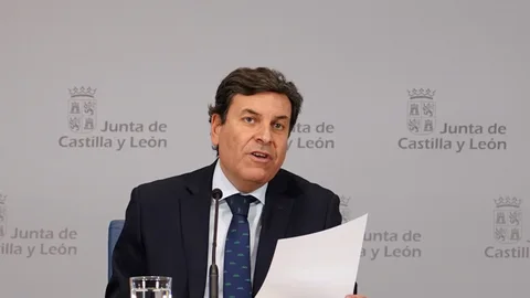 El consejero de Economía y Hacienda y portavoz, Carlos Fernández Carriedo, comparece en rueda de prensa posterior al Consejo de Gobierno.