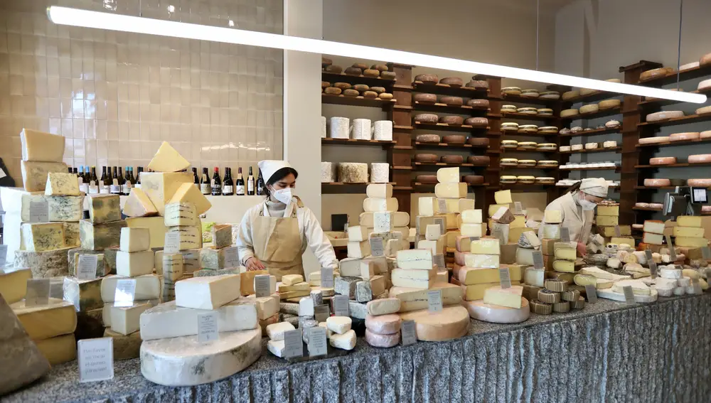 Tienda de quesos Fromaje, en la plaza de Chamberí. Clara Diez es la quesera.