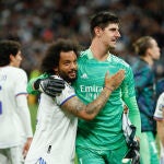 Marcelo felicita a Courtois, fundamental en el pase del Real Madrid a la final