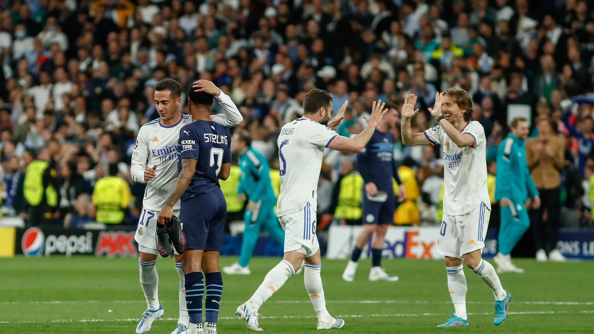 Los jugadores del Real Madrid celebran la remontada contra el Manchester City en Champions