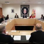 El presidente de las Cortes, Carlos Pollán, preside la reunión de la Junta de Portavoces