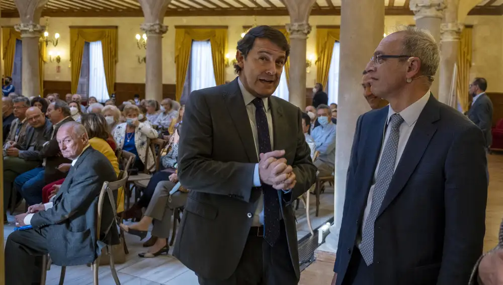 El presidente de la Junta de Castilla y León, Alfonso Fernández Mañueco, participa en el encuentro titulado ''''La Salamanca que soñamos'''' junto al director de La Gaceta, Julián Ballestero