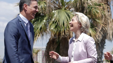 El presidente del Gobierno, Pedro Sánchez, y la presidenta de la Comisión Europea, Ursula Von der Leyen, tras su intervención en la última jornada de la Reunión del Cercle d'Economia, en Barcelona