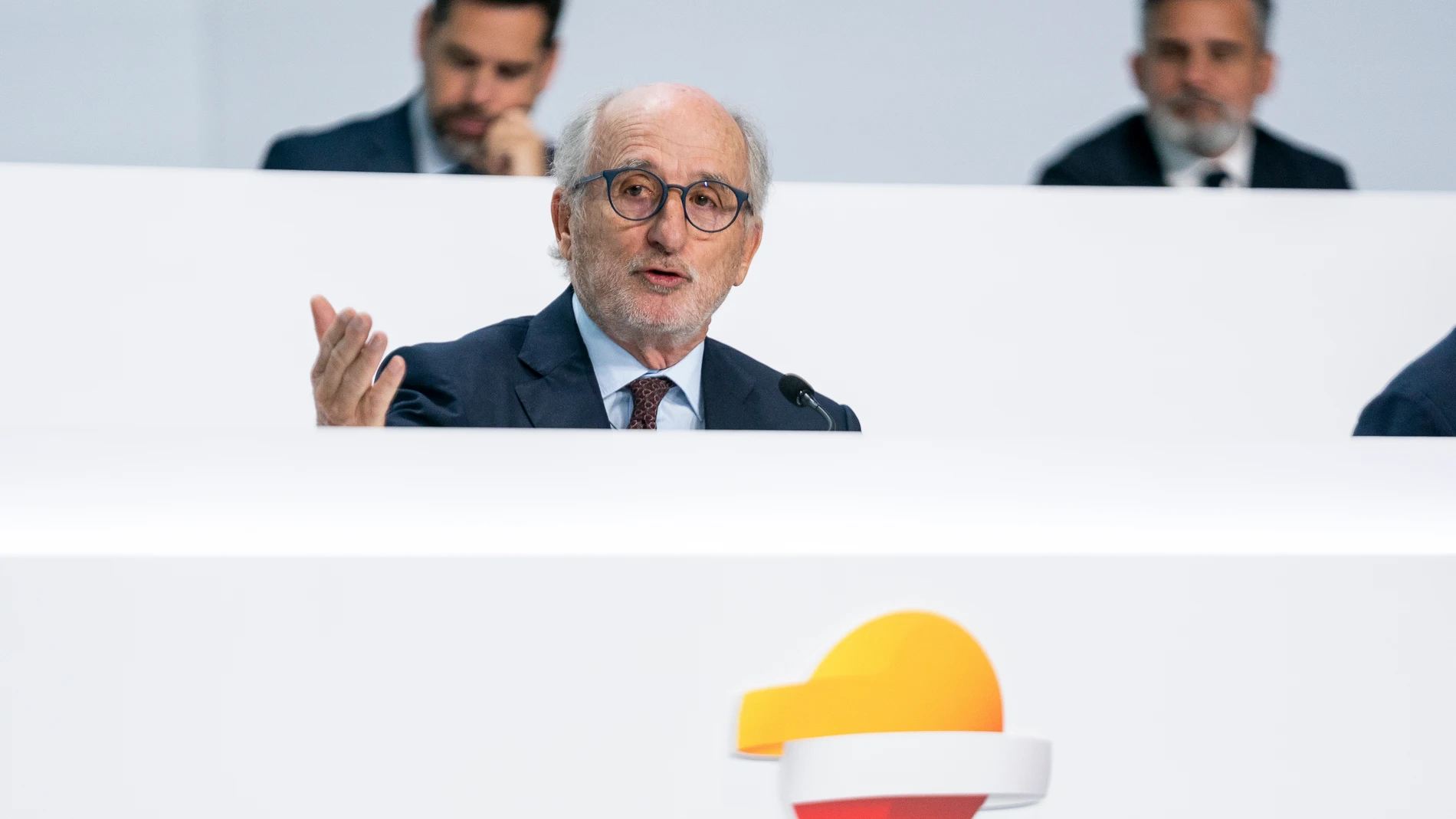 El presidente de Repsol, Antonio Brufau, interviene durante la Junta General de Accionistas de Repsol