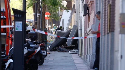 Una fuerte explosión originada en el ático de un edificio de cuatro plantas ubicado en la calle General Pardiñas esquina con calle Ayala, en el barrio madrileño de Salamanca.