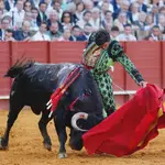  Morante pone el toreo y a Sevilla en su sitio: descomunal faena 