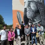 Benito Serrano, Antonio Pardo, María Luisa Aguilera y el autor Diego As, entre otros, durante la inauguración del retrato del Cid en San esteban de Gormaz (Soria)