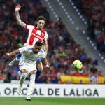 Rodrygo y Vrsaljko, durante el Atlético-Real Madrid de la temporada pasada en el Metropolitano