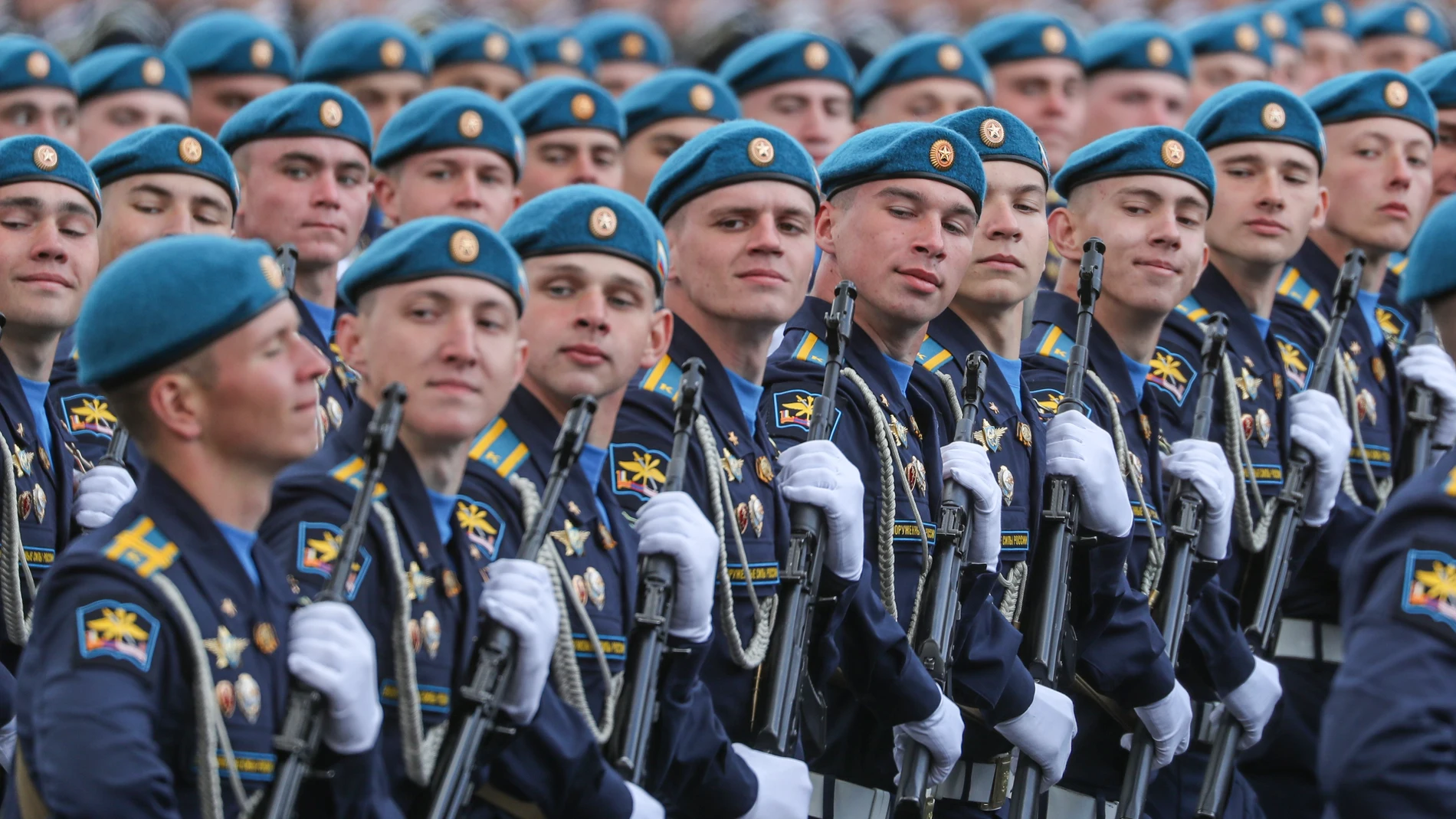 Paracaidistas rusos en el desfile del Día de la Victoria, en Moscú