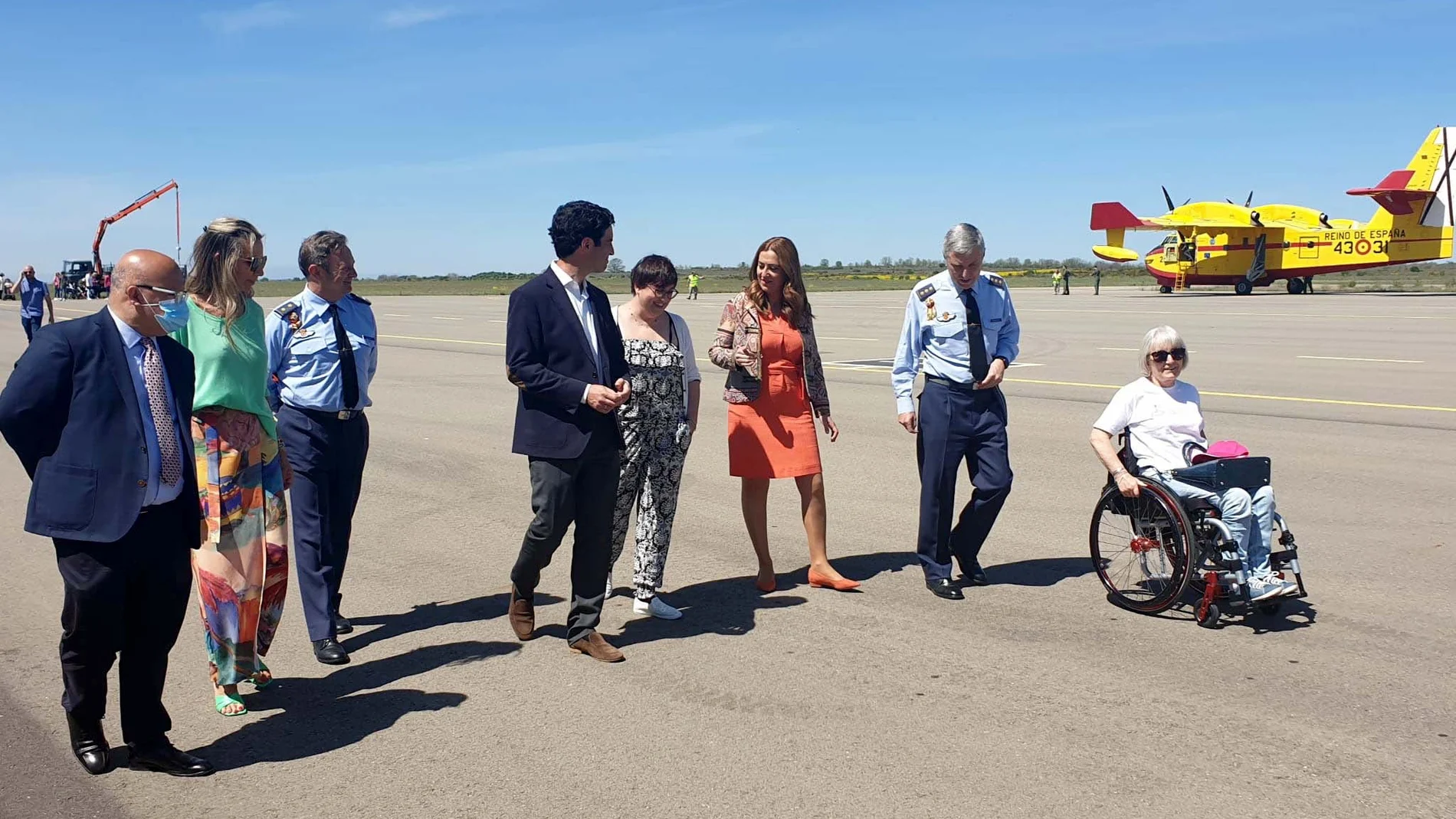 La delegada del Gobierno en Castilla y León, Virginia Barcones, participa en la V Jornada de Vuelo Adaptado para usuarios del CRE de San Andrés del Rabanedo (León)