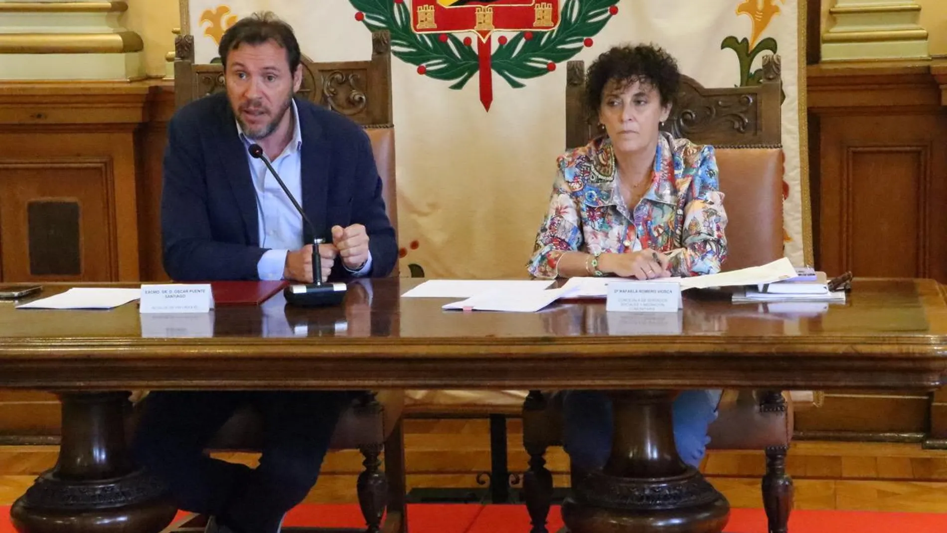 El alcalde de Valladolid, Óscar Puente, y la concejala de Servicios Sociales y Mediación Comunitaria, Rafaela Romero, presentan el estudio