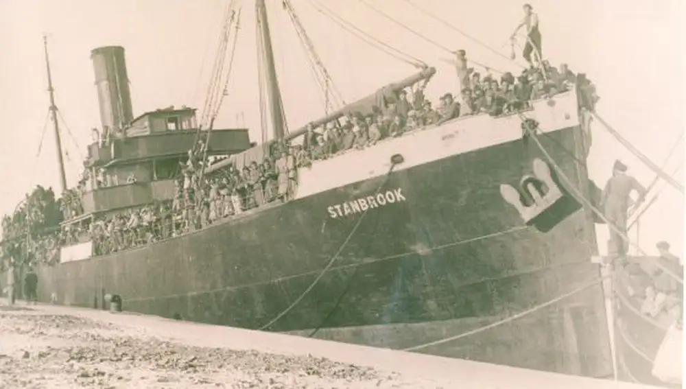 El buque Stanbrook, fondeado en el puerto de Oran en 1939. LEGADO RODOLFO LLOPIS. FUNDACIÓN CAJA MEDITERRÁNEO