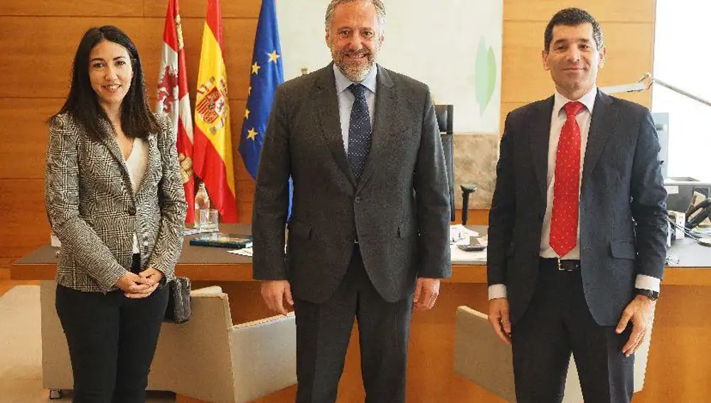 El presidente de las Cortes, Carlos Pollán, se reúne con el presidente de EXECYL, Francisco Hevia