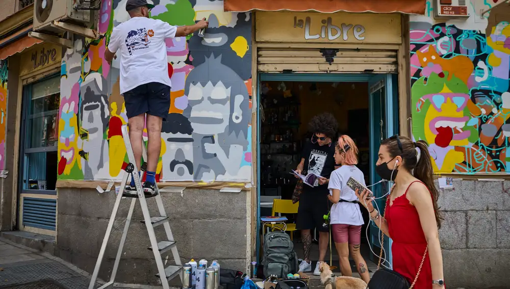 El arte urbano toma las calles de Lavapiés en una nueva edición del festival C.A.L.L.E. Hasta 50 intervenciones llenarán de arte, color y mensajes las fachadas del madrileño barrio de Lavapiés a partir del 4 de mayo en un festival de ‘street art’ que celebra ya su novena edición