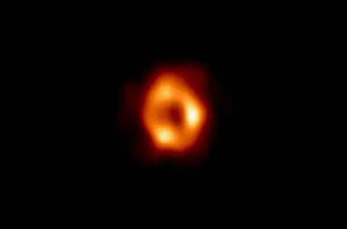 Desvelan la primera imagen de un agujero negro en el corazón de la Vía Láctea, Sagitario A* 