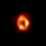 La imagen tomada por el EHT que muestra un agujero negro en el centro de la Vía Láctea, llamado Sagitario A*