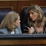 Las vicepresidentas Nadia Calviño y Yolanda Díaz en la sesión de control al gobierno en el Congreso.