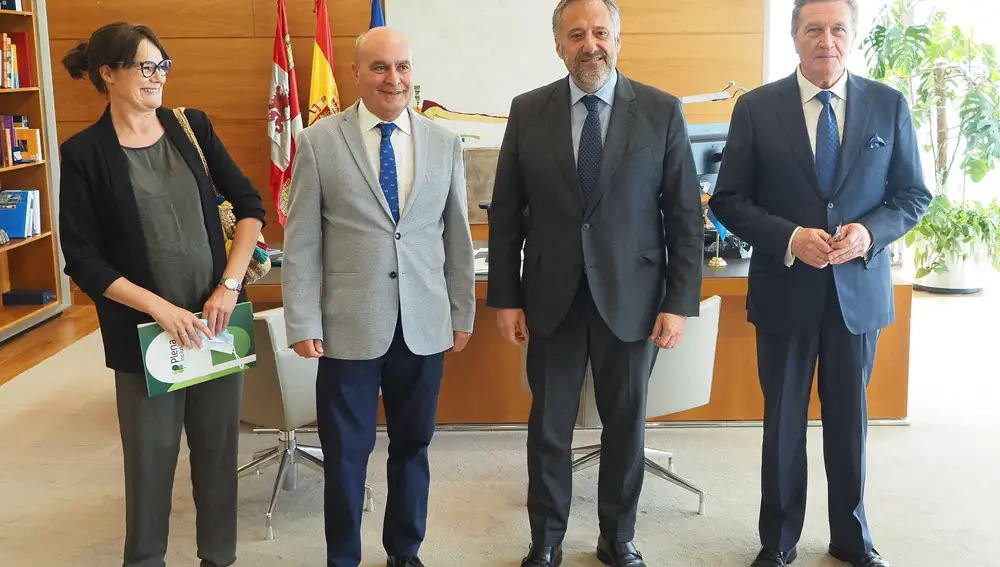 El presidente de las Cortes Carlos Pollán se ha reunido esta mañana con el presidente de Plena Inclusión Castilla y León, Juan Pablo Torres.