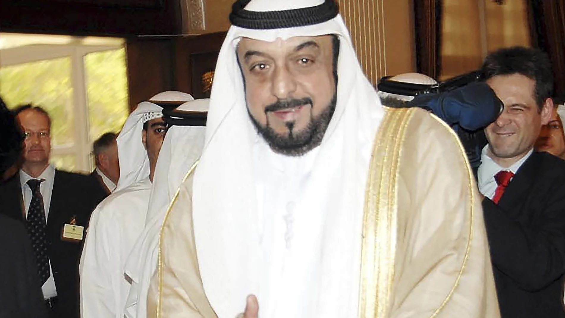 Nacido en 1948, Jalifa asumió la presidencia del país tras la muerte en 2004 de su padre, el jeque Zayed bin Sultán al Nahyan,
