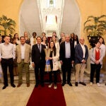 El alcalde de Salamanca, Carlos García Carbayo, recibe a las jugadoras de Perfumerías Avenida, campeonas de Liga