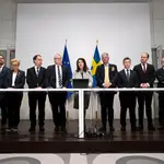 Los ministros de Exteriores y Defensa suecos junto a representantes de los partidos presentan el informe sobre seguridad nacional