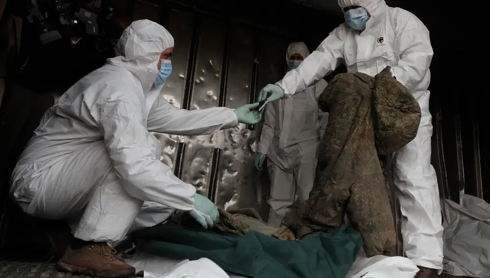 Los cuerpos fueron recuperados en lugares de antiguas batallas alrededor de la capital ucraniana