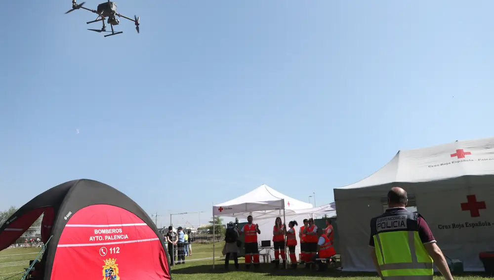 Miles de jóvenes de toda la Comunidad y algunos llegados de otras autonomías en la macrofiesta universitaria de la ITA, que se celebra en el Parque Ribera Sur de Palencia