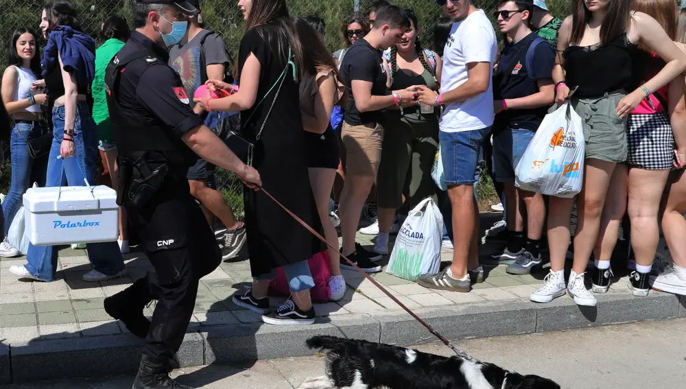 Miles de jóvenes de toda la Comunidad y algunos llegados de otras autonomías en la macrofiesta universitaria de la ITA, que se celebra en el Parque Ribera Sur de Palencia