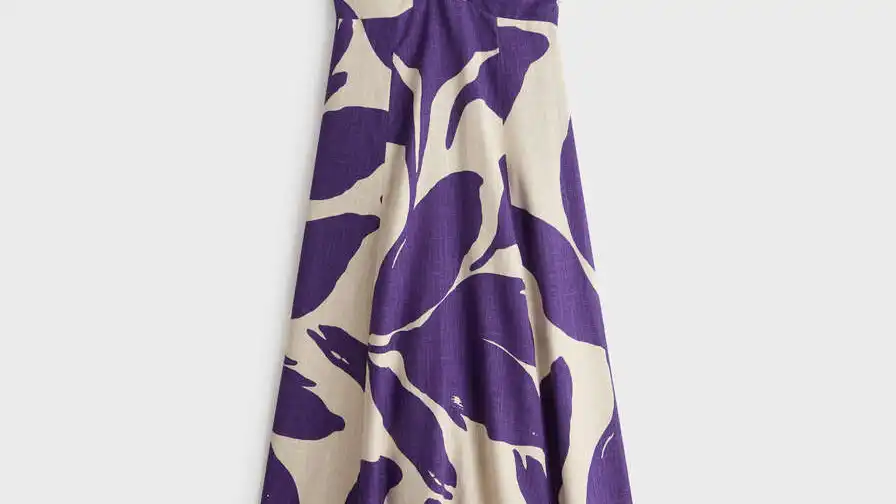 Vestido largo estampado con escote bandeau y tirantes con lazada al cuello, de Oysho