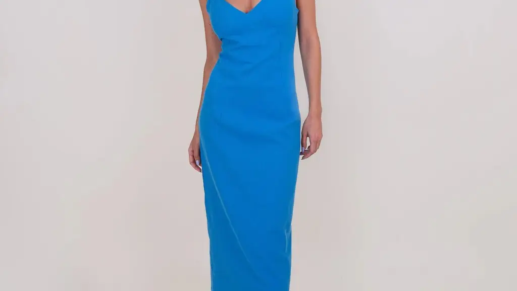 Vestido midi azul.