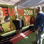 Algunas de las piezas que se exhiben en "Sevilla es fútbol"