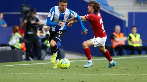 Raúl de Tomás con el Espanyol. EFE/Toni Albir