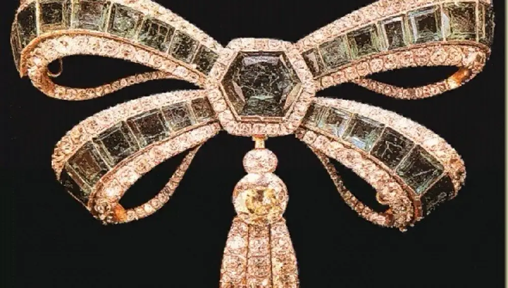 Broche de Bárbara de Bragança en oro, diamantes y esmeraldas.