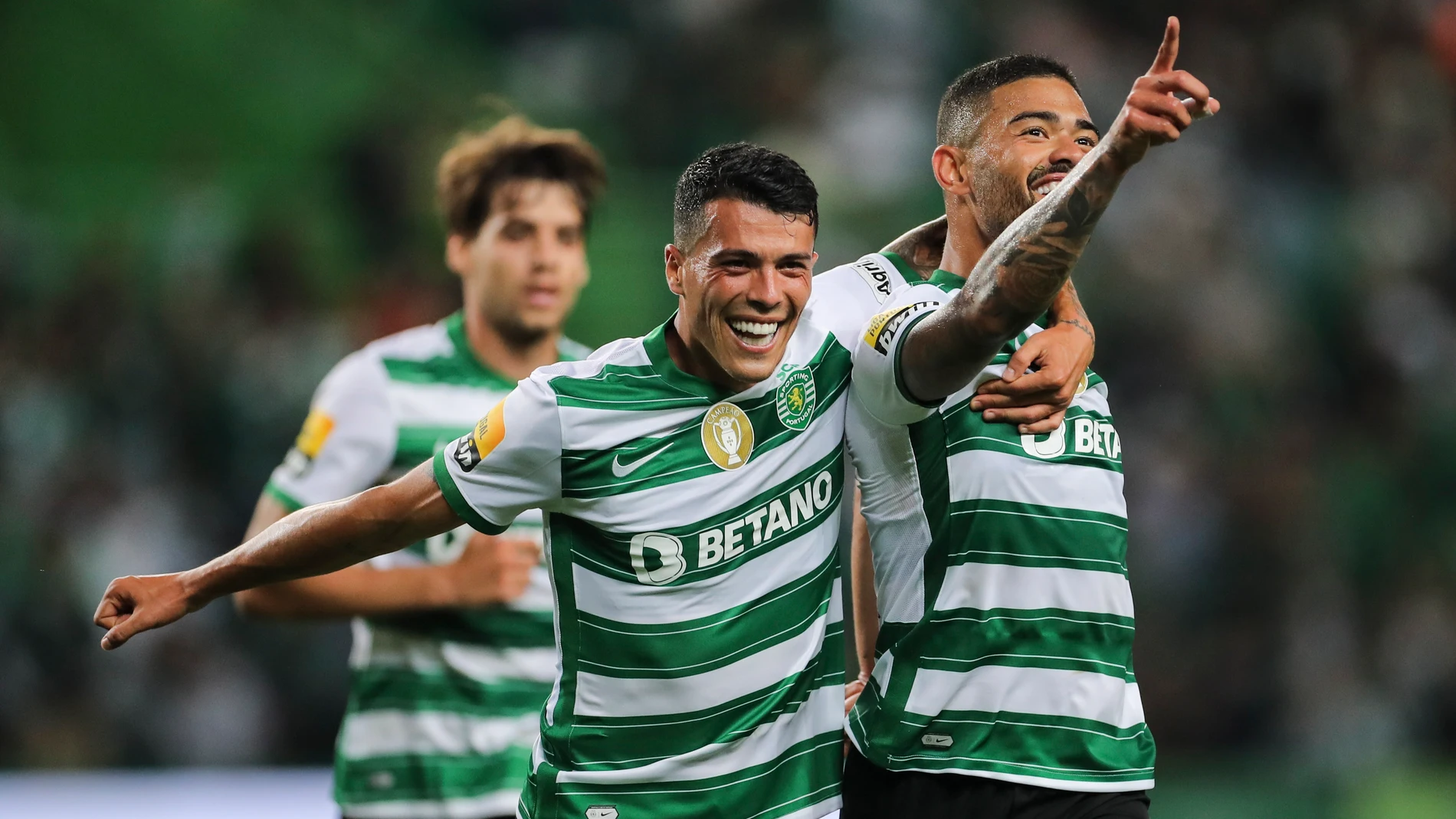 Pedro Porro celebra un gol de Sporting de Portugal