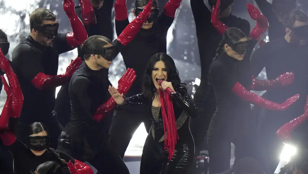 Actuación de Laura Pausini en la final de Eurovisión. (AP Photo/Luca Bruno)