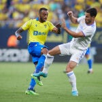 Carlos Akapo con el Cádiz frente al Real Madrid.