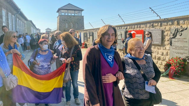 La alcaldesa de Barcelona, Ada Colau, en un acto de homenaje ayer en Mauthausen
