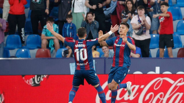 Óscar Duarte celebra un gol del Levante. EFE/Manu Bruque