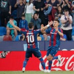 Óscar Duarte celebra un gol del Levante. EFE/Manu Bruque