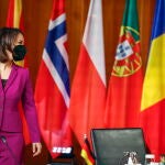 La ministra de Exteriores alemana a su llegada a la cumbre informal de la OTAN en Berlín