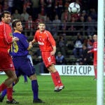 El gol en propia meta de Delfi Geli que sentenció la final de la Copa de la UEFA (5-4) entre el Liverpool y el Alavés en 2001