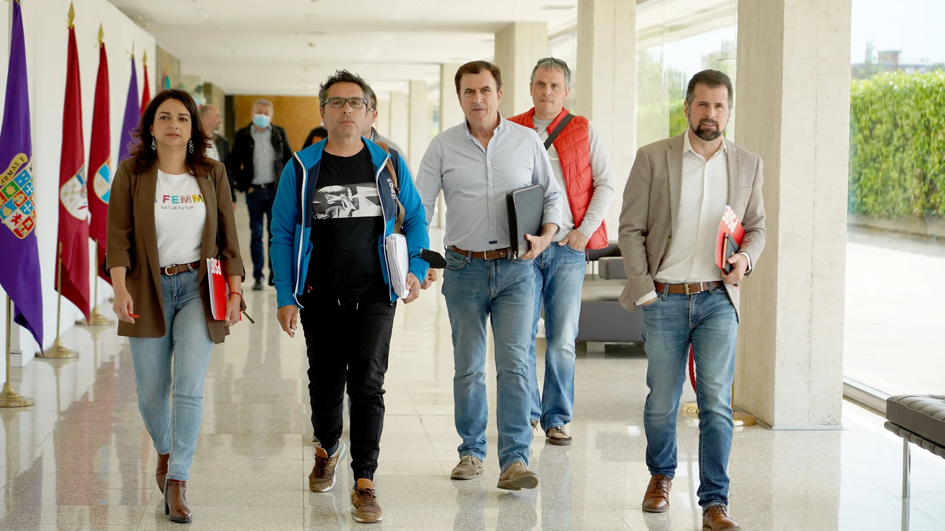 El secretario general del PSOECyL y portavoz del Grupo Parlamentario Socialista en las Cortes de Castilla y León, Luis Tudanca, se reúne con representantes de ITEVELESA