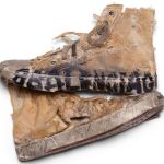 Nuevas zapatillas Paris High Top Full Destroyed de Balenciaga, modelo en blanco.