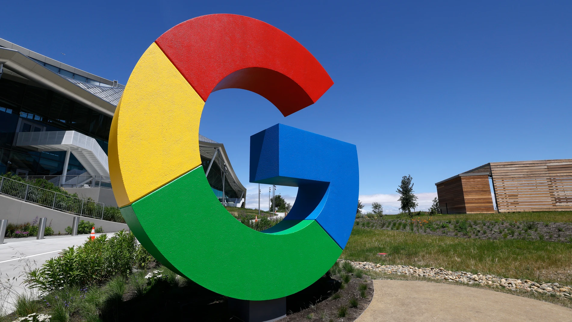 Logotipo de Google en el campus de la compañía en Mountain View, California.