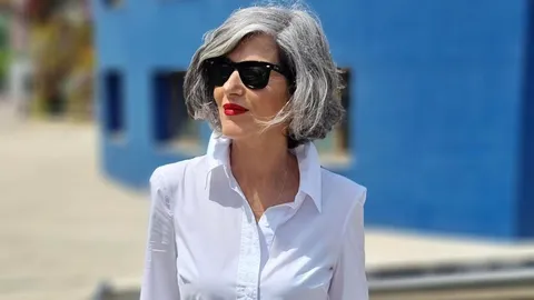Carmen Gimeno con vestido camisero.