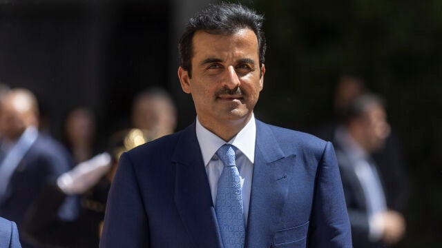 El emir de Catar, Tamim bin Hamad al Thani, a su llegada al Senado de Madrid donde ha sido recibido por las Cortes con motivo de la visita de Estado a España